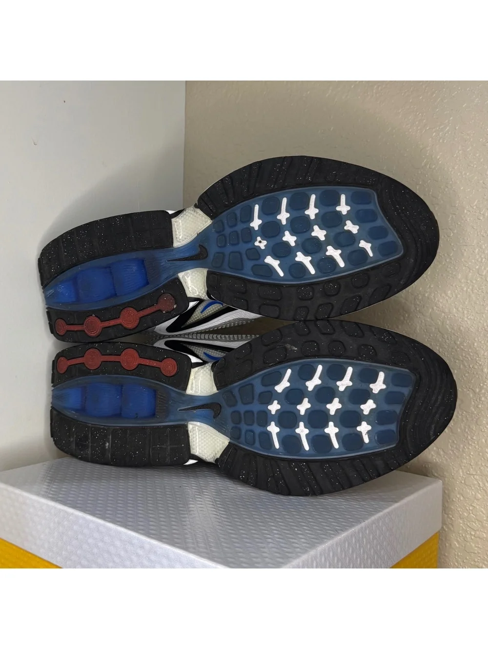 Nike Air Max DN White Blue Black Men’s Running Shoes Size 10.5 DV3337-005